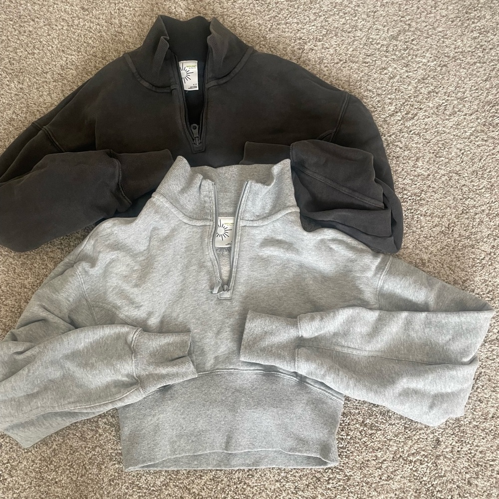 Two AERIE cropped sweatshirts size small black gray Excellent
